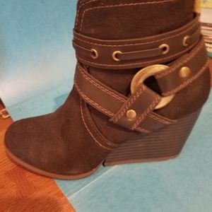 Too cute Maurice's wedge size 9